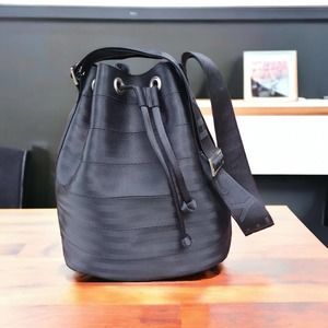 Harveys Seatbelt Bag Berkeley Bucket Purse Black Mint Condition